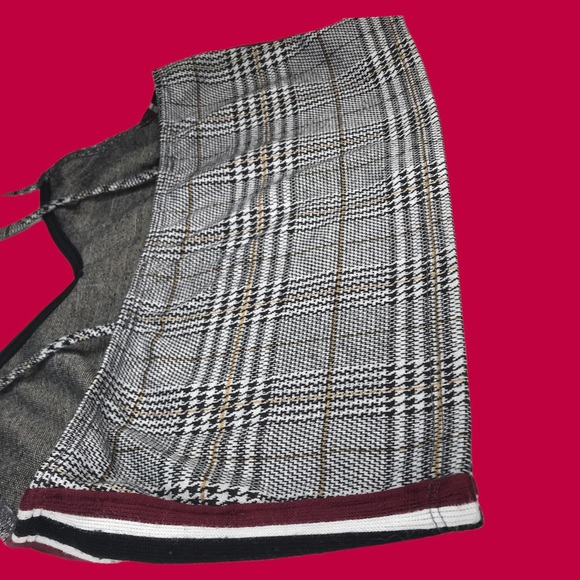 Guess houndstooth cropped cami, black & white with red, white and blue s… - Picture 3 of 4